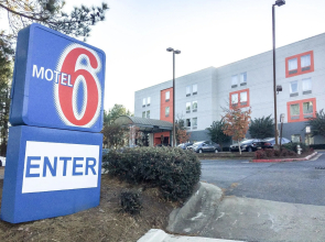 Budgetel Inns & Suites - Atlanta Galleria Stadium
