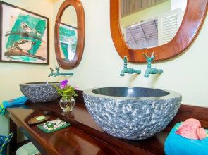 Sea Island, 6BR by Jamaican Treasures