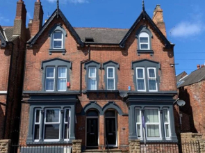 6 Bedroom 5 Shower rm House in Central Nottingham
