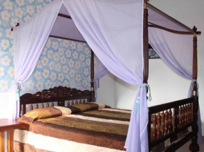Solomon Beach Hotel