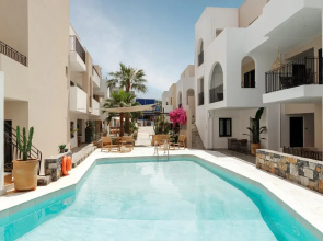 Nami Hotel & Suites