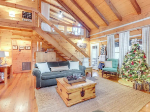 Hot Tub & Games: Ridgetop Cabin in Blue Ridge!