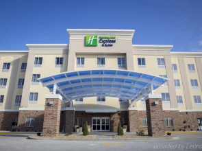 Holiday Inn Express & Suites Edwardsville by IHG