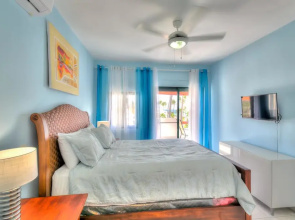 Oceanview Apartment With Large Balcony and Next to the Beach