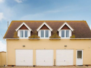 Lovely Selsey Apartment With sea Views Sleeps 4