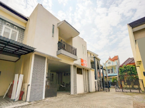 OYO Flagship 90502 Holistay Malang New