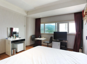 J hotel