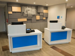 Holiday Inn Express & Suites Warsaw - E Center by IHG