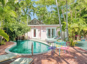 Tennessee Williams by Avantstay Funky Design + Pool