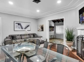 427 NE 107th Studio 6BR 3BA 7 Beds Pool Parking 2 Kitchen