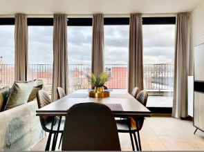 Modern 2BR Penthouse Near Diamond District by Oneluxstay