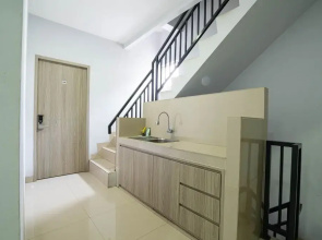 Kelowna Dwiwarna Residence