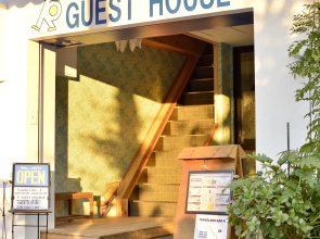 R Guest House - Hostel