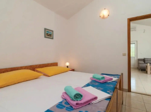 Holiday Home Blossom - Four Bedroom Holiday Home With Outdoor Pool and Jacuzzi -