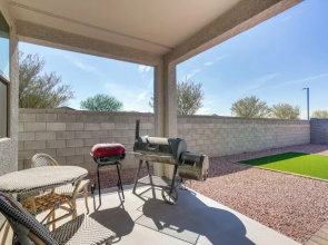 Sunny Arizona Escape w/ Patio, Grill & Fireplace!