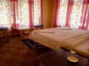 Nilza Guesthouse And Restuarant