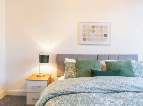 Stunning 5-bed Maisonette in Bristol