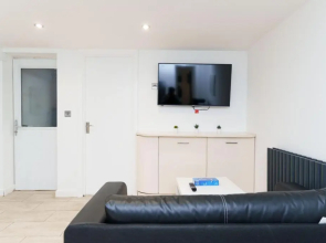 Am to Pm Apartments