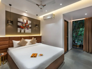 Paramount Riverfront Resort & Spa