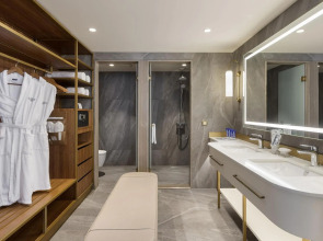 Titanic Port Bakirkoy