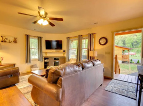 Smoky Mountain Cabin w/ Hot Tub & River Views!