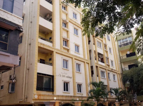 OYO 18454 Hallmark Inn Begumpet
