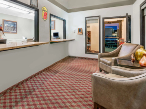 Super 8 by Wyndham Huron
