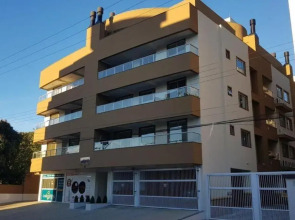 Lindo e Novíssimo Apartamento na Praia de Bombas.