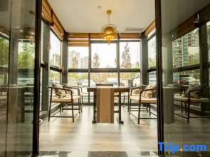 Shehong Xinyue Riverside Holiday Hotel