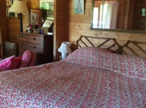 Sleeps2- Wifi - Walkers Paradise - South Facing