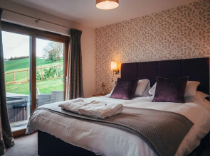 Beautiful Cottage in Idyllic Countryside Setting
