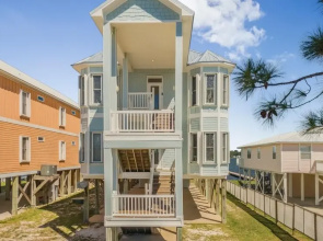 North Floor Pet-friendly Duplex on Little Lagoon