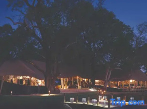 Eagle Island Lodge