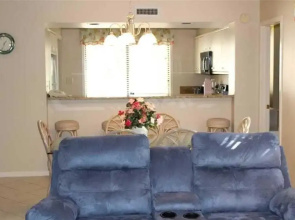 Richmond Park Three-bedroom Apartment 11-D