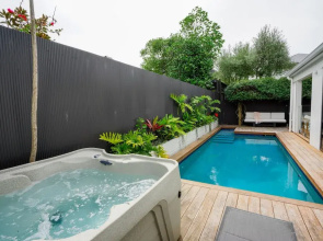 The Mount Retreat by Aotearoa Escapes
