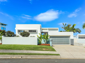 Indulgent beachside luxury, Sunrise Beach
