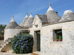 Ostuni,trullo fiabesco con piscina