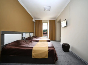 Discovery Hotel