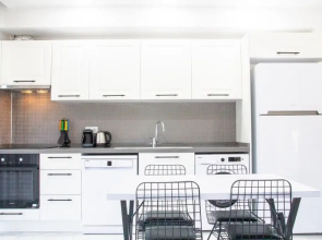 Sleek Flat w Garden 5 min to Beach in Milas