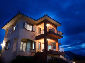 Lakis Apartments