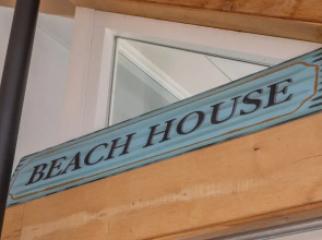 Beachside Modern Holiday Home for 6