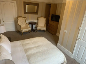 Entire Seaside Home, Sleeps 8, All En-suite Rooms