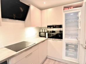 Exec 2Bed 2Bath Serviced Apartment Balcony Parking