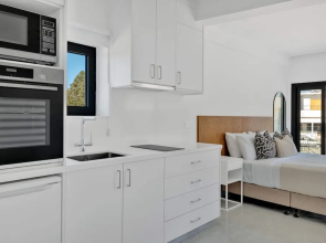 Phaedrus Living: Alkminis Seaside Suites Playa