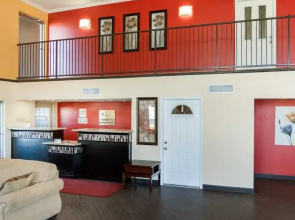 Econo Lodge Russellville I-40