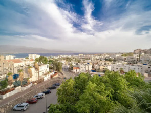 YalaRent SeaView 3BR APT - Families only