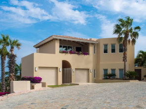 Spacious 5 BR W/amazing Ocean View at Villa del Mar