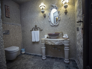 Elika Cave Suites & Spa