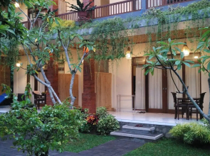 Nyoman Sandi Guest House