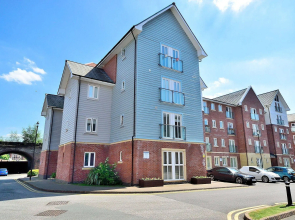 Racecourse Serviced Apartments